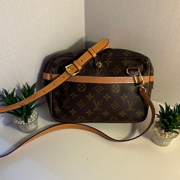 Louis Vuitton Monogram Tracadero Reimagined 
Date Code TH0950
10” x 7” x 2” - Picture 1 of 13